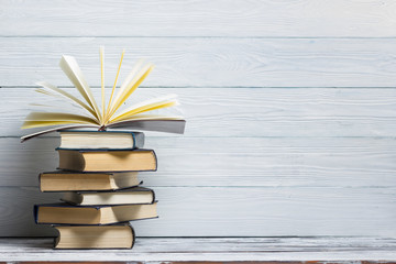 空调向上吹好还是向下吹好？