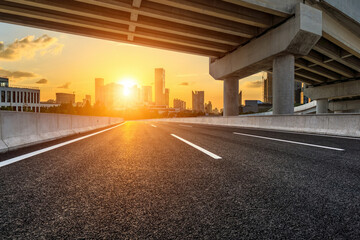 抛物线的基本知识点有哪些？